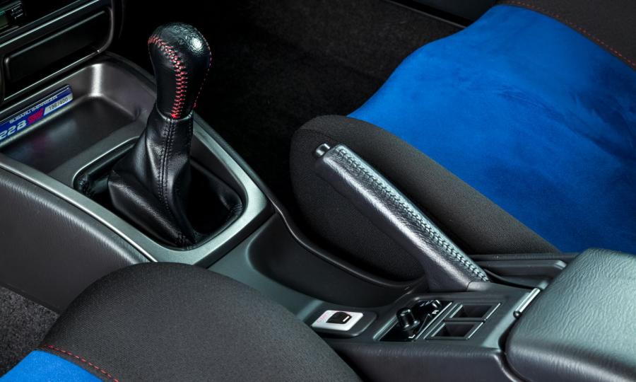 Детали интерьера Subaru Impreza 22B STi (196 of 400) 1998 года  (UK) (фото 9 из 32)